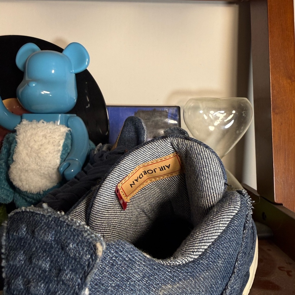 Levi’s x Air Jordan 4 Retro “Denim” - Picture 6 of 6